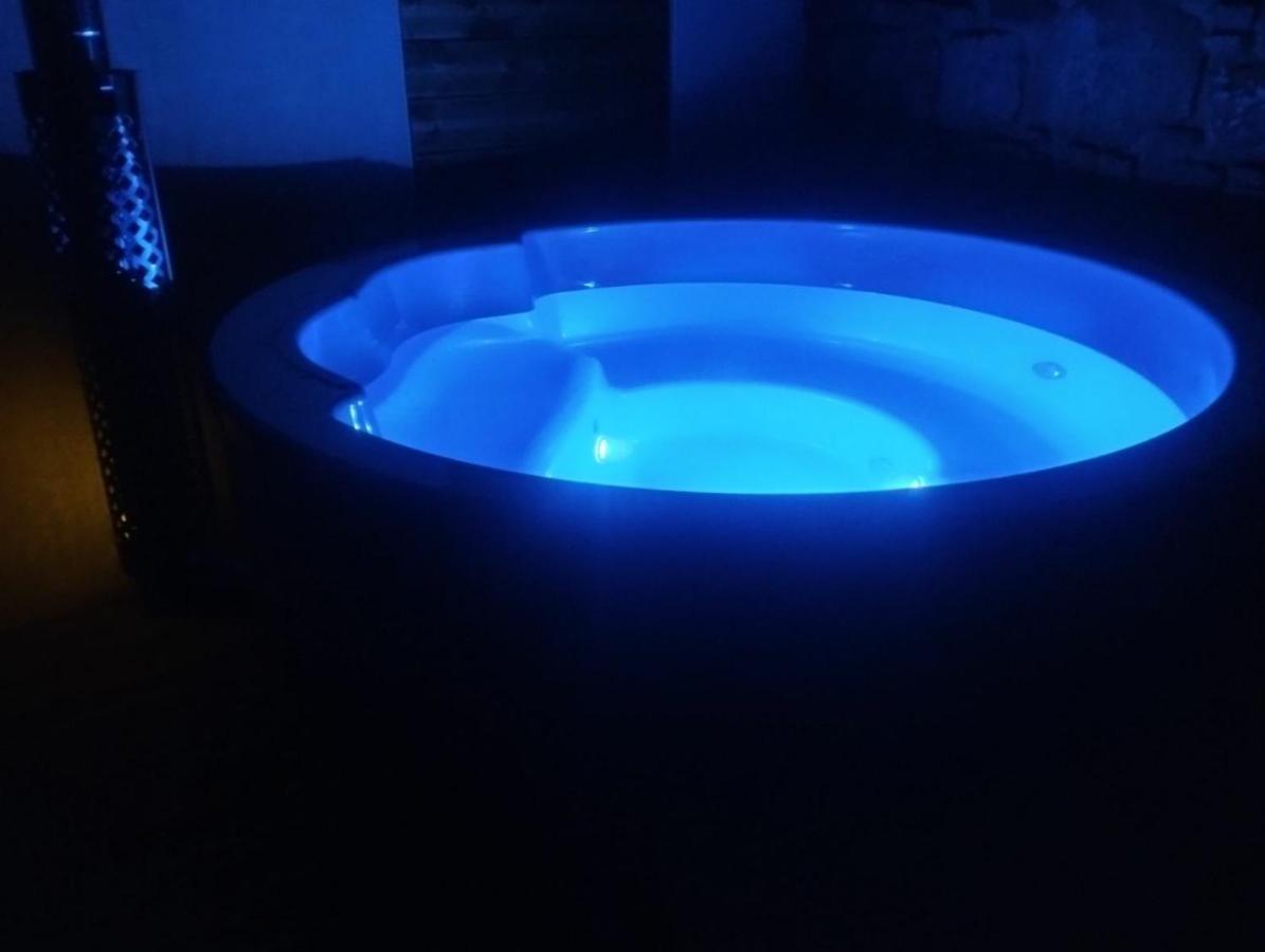 Avec Son Bain Nordique Privatif Au Feu De Bois